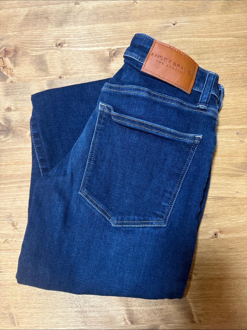 Women’s lucky brand Jean size 2/26